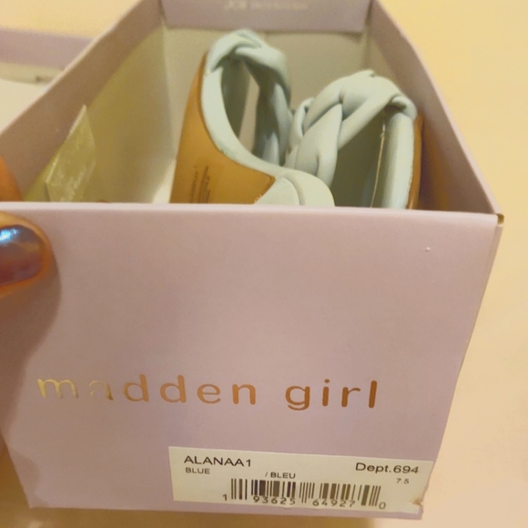 Brand New Worn Sky Blue Pair of Size 7.5 Madden Girl Alanaa1 Short-Heeled Flats - Picture 3 of 3